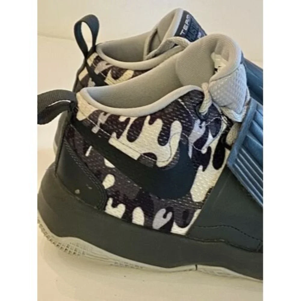 Nike Boys Hustle D 8 881941-010‎ Black Gray Basketball Shoes Sneakers Size 7Y